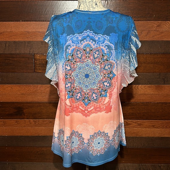 🌞NWOT Avenue V Neck Short Lacey Sleeve Blue and Pink Mandala Pattern Blouse - Picture 9 of 11